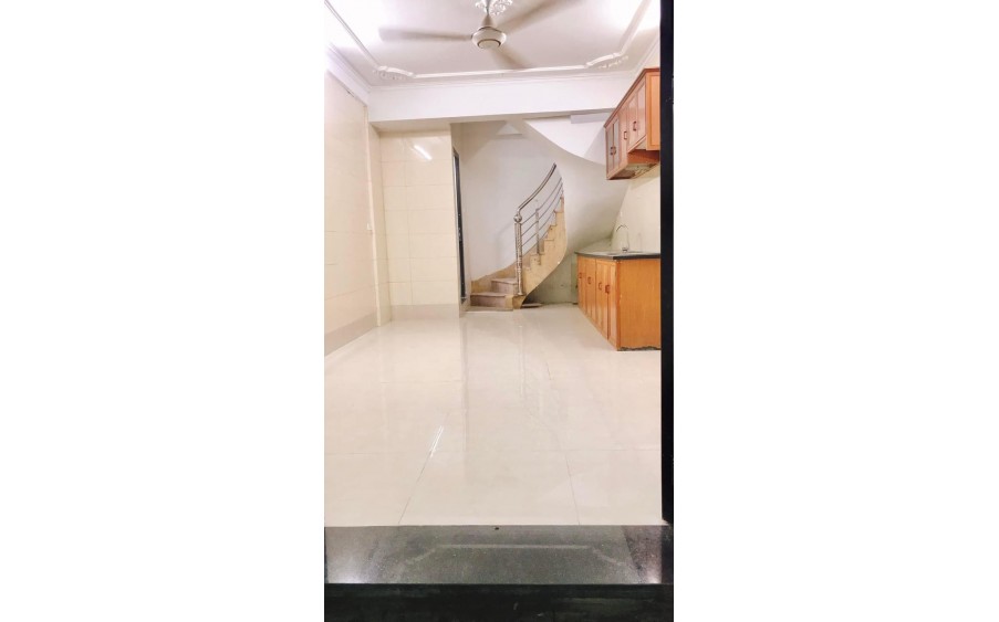 Cho thuê nhà ngõ Tân Mai- Hoàng Mai. Dt 30 x 4 tầng - Giá 9 Triệu/tháng -  hộ gia đình hoặc nhóm để ở.